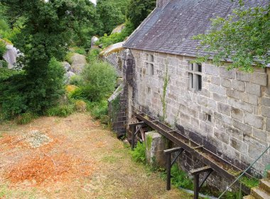 Huelgoat orman ve Brittany, Fransa eski su değirmeni