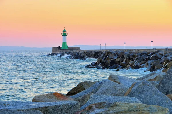 Sassnitz Eiland Ruegen Vuurtoren Avonds — Stockfoto