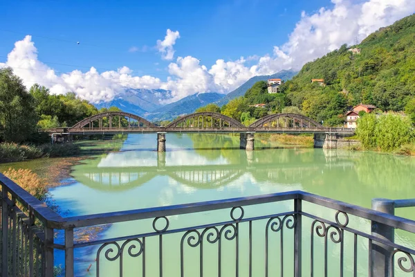 Lago de Como canal para Lago di Mezzola — Fotografia de Stock