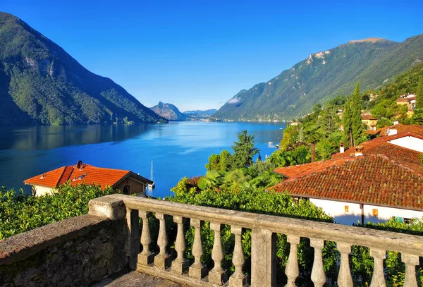 Cressogno pequeña ciudad en el lago Lugano — Foto de Stock
