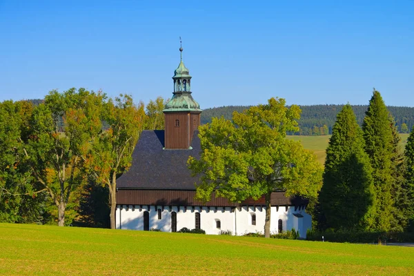 Iglesia fortificada en Lauterbach en Erzgebirge — Foto de Stock