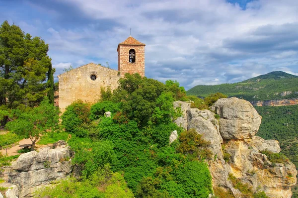 View of the Romanesque church of Santa Maria de Siurana in Catalonia — Stock Photo, Image