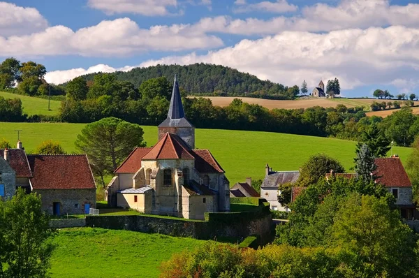 Bazoches, malé vesnici v Burgundsku — Stock fotografie