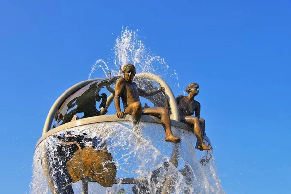 Dole fountain Le Doubs et la Loue — Stock Photo, Image