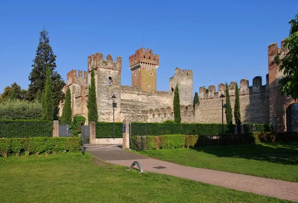 Lazise castle on Lake Garda — Stock Photo, Image