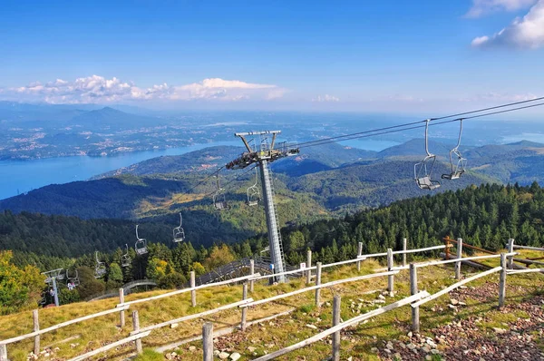 Lago Maggiore desde la montaña Mottarone — Foto de Stock