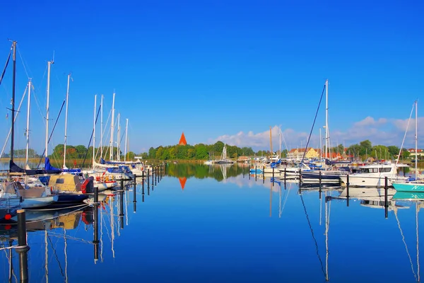 Jachthaven en haven in Kirchdorf op het eiland Poel in Duitsland — Stockfoto