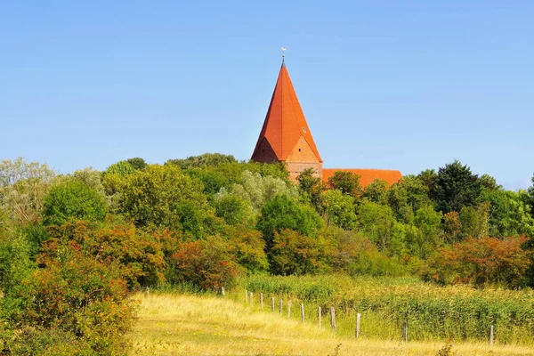 Starý kostel v Kirchdorfu na ostrově Poel — Stock fotografie