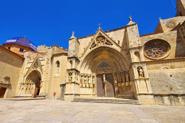 Katedralen Santa Maria La Mayor i den gamla medeltida staden Morella — Stockfoto