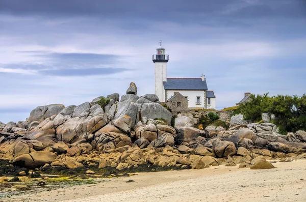 Vuurtoren Pontusval op Kerlouan strand in Finistere Bretagne — Stockfoto