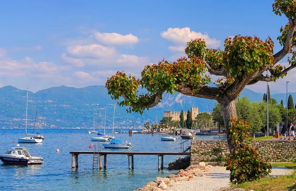 Torri del benaco sul lago di garda — Foto Stock