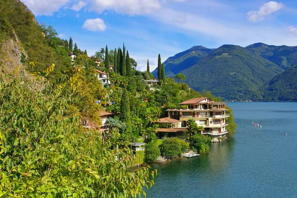 Valsolda piccolo borgo sul Lago di Lugano — Foto Stock