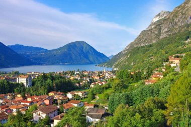 İtalya, Lugano Gölü 'ndeki Porlezza kasabası.