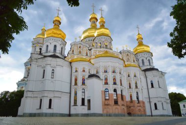 Kiev Pechersk Lavra, Kiev, Ukrayna Dormition Katedrali'nde. Kyiv, altın ve resimleriyle dekore edilmiş kilisede Dormition arka cephe.