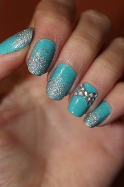 Manikür, çivi, çivi desenler boyalı