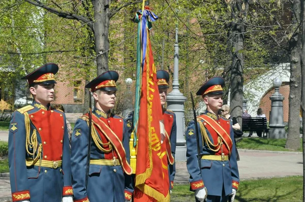 モスクワ ロシア 2018 変容連隊と戦争のベテランの兵士による大祖国戦争を称える — ストック写真