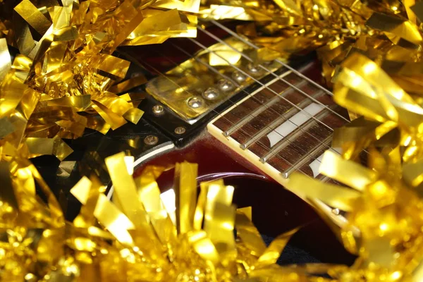 Guitare Acoustique Rouge Cordes Tinsel — Photo