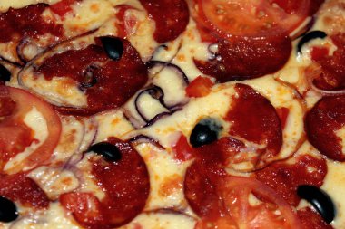 Şeker hastalığı pizza ile zeytin, sosis füme
