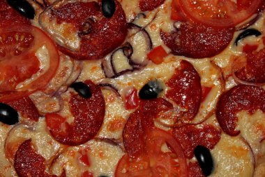 Şeker hastalığı pizza ile zeytin, sosis füme