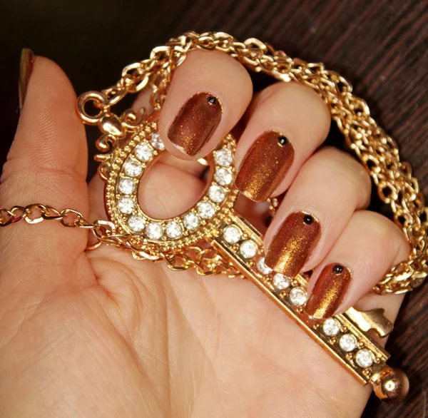 New Year Manicure Christmas Nail Color Golden Diamond Key — Stock Photo, Image