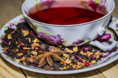 baharat hafif ahşap zemin ile bitkisel çay