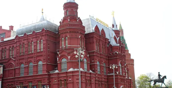 The State Historical Museum in Moscow on Red Square — Stock Photo, Image