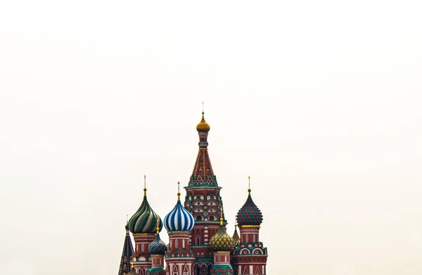 Санкт-Петербург Собор Василия Блаженного на Красной площади в Москве в полдень — стоковое фото