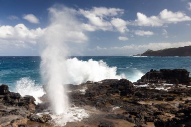 Maui kuzey kıyısında Nakalele Blowhole