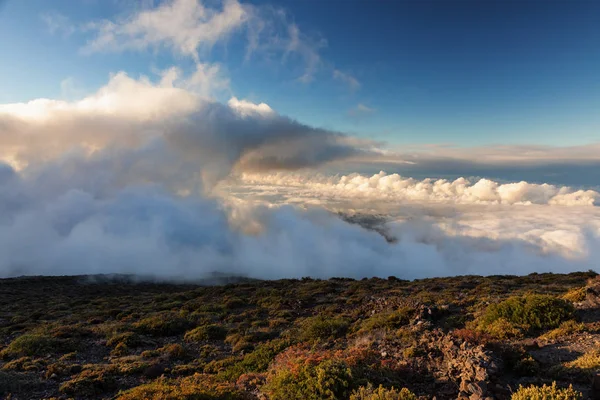 Nubes sobre el volcán Haleakala —  Fotos de Stock