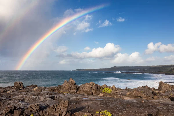 Regenbogen in der Kapalua-Bucht — Stockfoto