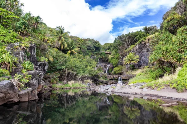 Reflections at the Seven Sacred Pools — Stock Photo, Image