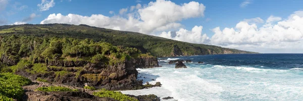 Czarny piasek wybrzeżu na Maui — Zdjęcie stockowe