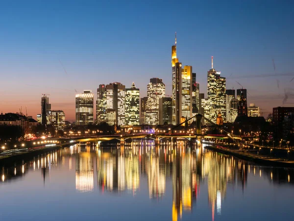 Frankfurt Main Ufuk Çizgisinin Panoraması Alacakaranlık Hessen Almanya — Stok fotoğraf