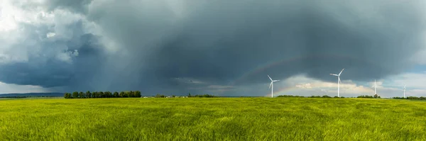 Baharda Yeşil Buğday Tarlaları Rüzgar Türbinleri Wetterau Hesse Almanya Nın — Stok fotoğraf