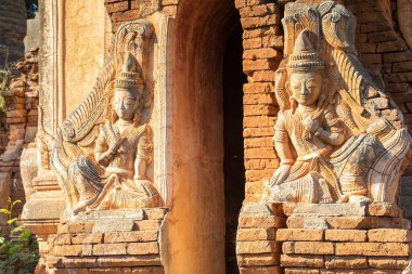 Myanmar, Inle Gölü 'ndeki Antik Shwe Indein Pagoda