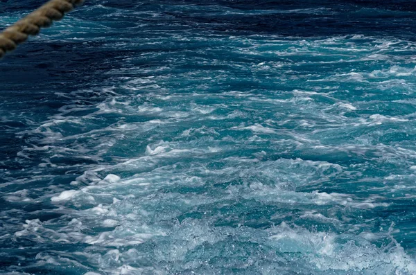 Splashing Waves Trace Ship — Stock Photo, Image