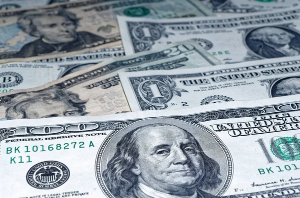 Arka plan olarak Amerikan Doları düzenlendiği
