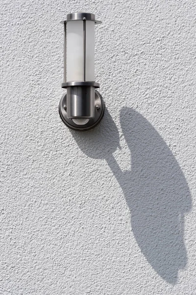 Beyaz Gümüş açık lamba ve onların gölge Beyaz Saray duvar