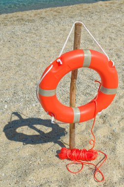 Turuncu yaşam şamandıra kumlu plajda Riaci, Tropea, İtalya