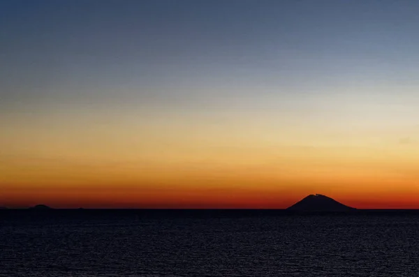 Volcán Stromboli Atardecer Stromboli Una Isla Volcánica Italia Esta Foto — Foto de Stock