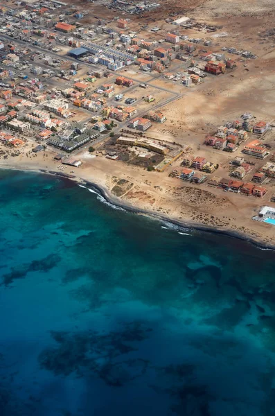 Santa Maria şehirden uçak hava manzaraya. Ada Sal, Cape Verde