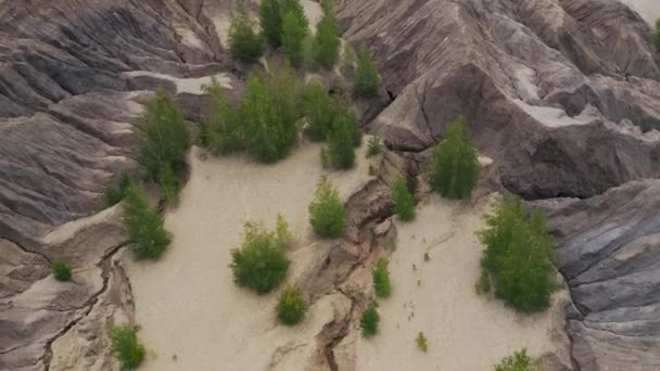 Ancienne Carrière Charbon Paysage Martien Crevasses Dans Les Montagnes Sable — Video