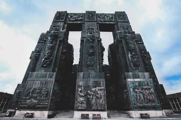 Tiflis'te Gürcistan anıtının tarihi