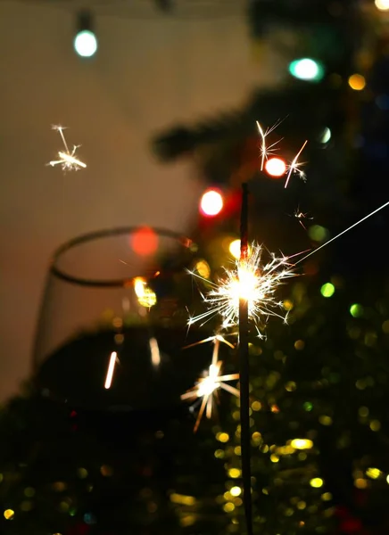 Sparklers Navidad Vacaciones Colorido Fondo Oscuro — Foto de Stock