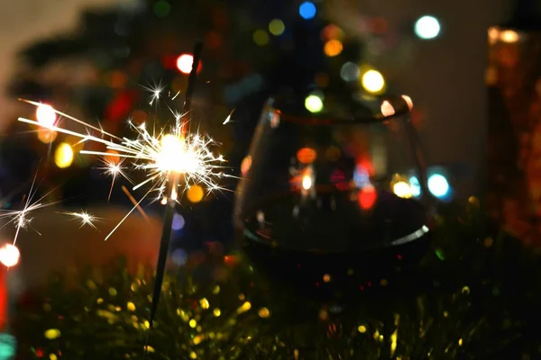 Sparklers Natal Feriado Colorido Fundo Escuro — Fotografia de Stock