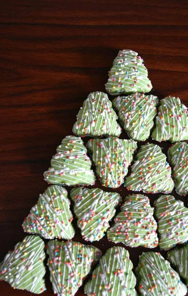 Natal Biscoitos Verde Árvore Madeira Fundo — Fotografia de Stock
