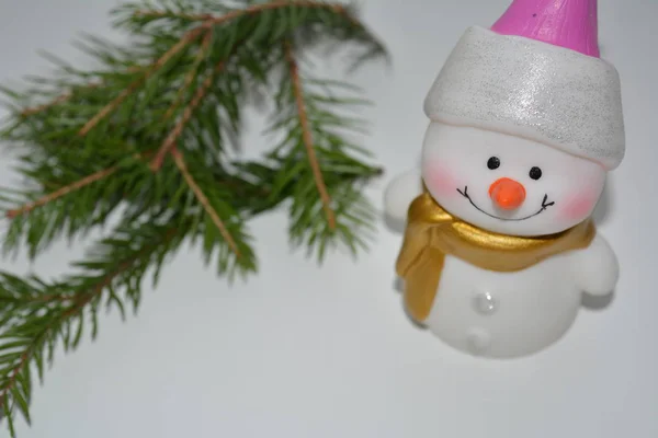Kerstmis Nieuwjaar Decor Sneeuwpop Fir Vertakking Van Beslissingsstructuur Witte Achtergrond — Stockfoto