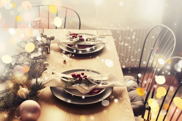 Vue Surélevée Table Noël Servi Avec Des Décorations Vacances — Photo