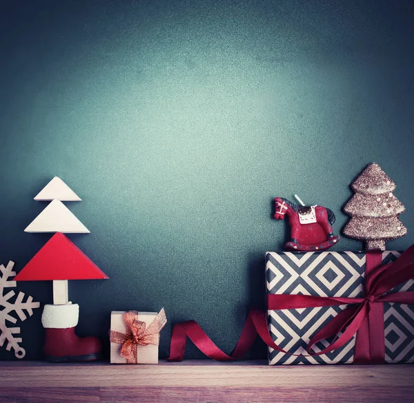 크리스마스 선반에 빈티지 장식의 — 스톡 사진