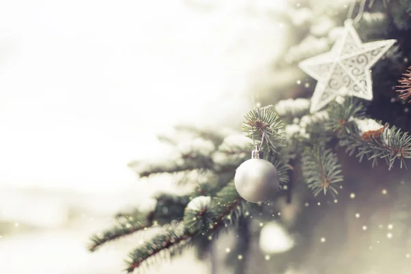 Vista Cerca Del Árbol Navidad Con Decoraciones Vintage —  Fotos de Stock